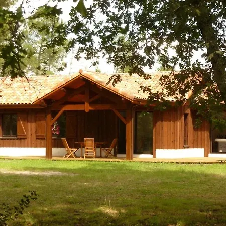 En Foret Landaise Avec Jacuzzi Dinterieur