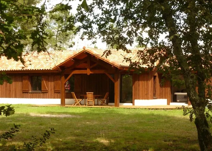 En Foret Landaise Avec Jacuzzi Dinterieur